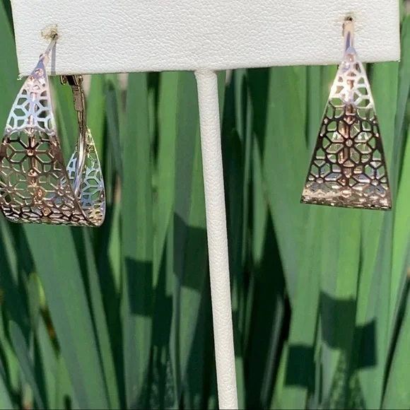 Rose gold tone hoop earrings floral cutout design new coastal cowgirl boho - Picture 5 of 11